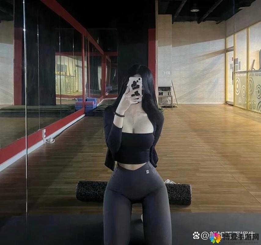 精品自拍：约操健身房瑜伽教练，撅着大屁屁被无套狂输出
